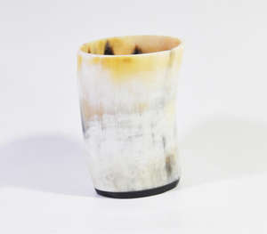 Authentique cornue à boire viking artisanale en corne de buffle naturelle polie, style nordique traditionnel, récipient à shot unique - Product Image 6