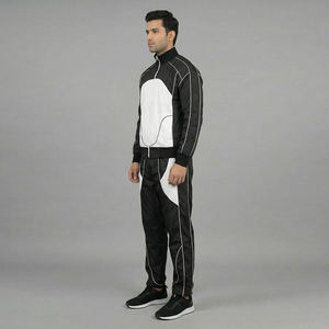 Ensemble de survêtement homme noir et blanc avec empiècements contrastants, veste zippée à col montant et pantalon de jogging, tenue de sport active - Product Image 2