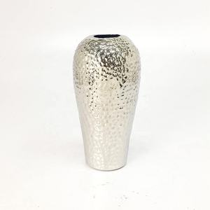 Vase à fleurs en aluminium de taille personnalisée, finition rustique de haute qualité, élégant et moderne pour la maison et le mariage, vase de table - Product Image 2