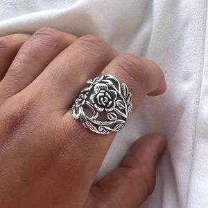 925 Sterling Silver Handmade Flower Band Ring Unisex Plain Silver Designer Ring Boho Style Bijoux Cadeau Pour Noël - Product Image 2