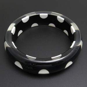 Bracelet de manchette en résine de style vintage hautement poli et personnalisé pour femmes d'Inde - Product Image 1