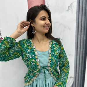 Premium Designer Readymade Brodé Kurtis Collections À La Mode Indien Pakistanais Porter Adultes Dessiné À La Main Impression Robe - Product Image 1