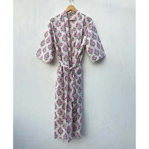 Bata Kimono Ligera de Algodón Orgánico con Estampado Artesanal, Ropa de Dormir Sostenible, Talla Única, Tejida y Dibujada a Mano para el Hogar - Product Image 5