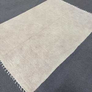 Tapis turc vintage 5,1x7,2 pieds, tapis en laine gris et blanc à bordures - Product Image 2
