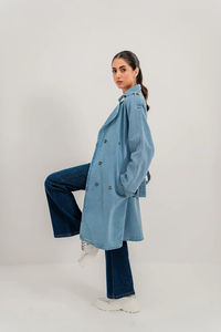 Veste en jean surdimensionnée pour femmes, vêtements d'extérieur décontractés avec bouton vers le haut, veste longue confortable et élégante, service personnalisé OEM - Product Image 2