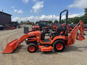 Tractor BX25 Usado en Buen Estado, Tractor de Ruedas de 25Hp, Caja de Cambios, Cargador Frontal/Trasero, Plataforma de Corte, Cortacésped, Garantía Incluida - Product Image 2