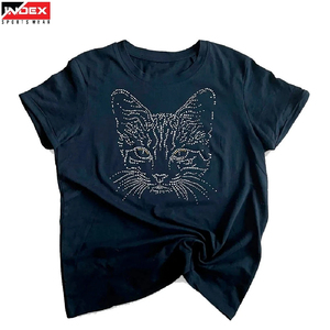 เสื้อยืดแขนสั้นสีดำสำหรับผู้ชาย ยี่ห้อ INDEX SPORTSWEAR คอกลม ลายแมวประดับเพชร ทรงลำลอง ผ้าเจอร์ซีย์ถัก - Product Image 1