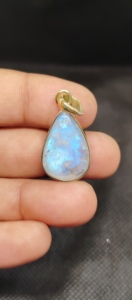 Colgante de luna con bisel de piedra lunar arcoíris, joyería chapada en oro de latón, collar moderno, regalo para el Día de la Madre - Product Image 4