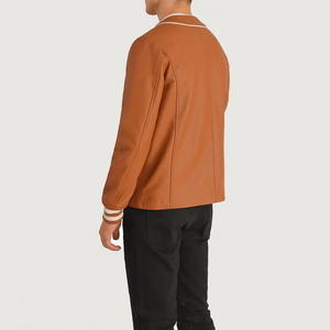 Vestes universitaires classiques pour hommes avec design de manches contrastées, fermeture à boutons pression et détails de patchs rétro pour un streetwear athlétique intemporel - Product Image 5