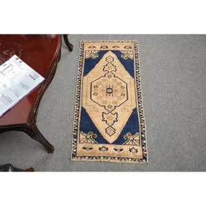 Alfombra de lana turca Vintage de 1,5x3,1 pies, azul y Beige, hecha a mano, área grande, rectángulo, patrón de retazos abstracto para decoración de habitación de pasillo - Product Image 1