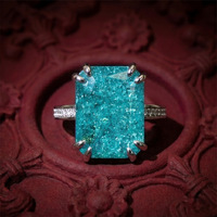 Bague de fiançailles Aqua Blue en oxyde de zirconium taille radiant effet glace pilée, avec bande pavée à double sangle, bijou statement pour femme, fournisseur en gros