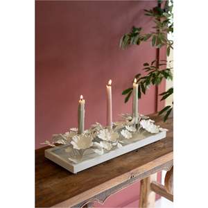Candelabro Rectangular de Metal con Diseño Floral, Bandeja Decorativa de Esmalte Blanco para 3 Velas, Estilo Rústico Navideño - Product Image 1