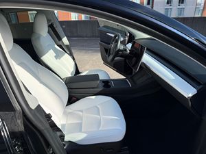 Voiture d'occasion super propre, <span class=keywords><strong>Tesla</strong></span> Model <span class=keywords><strong>Y</strong></span> <span class=keywords><strong>Performance</strong></span> <span class=keywords><strong>2023</strong></span>, prête à être expédiée - Product Image 3