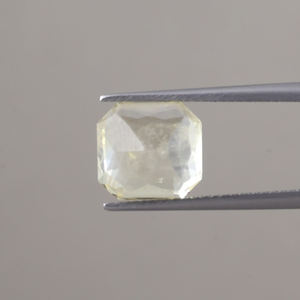 Zafiro Azul Amarillo Natural, Gema Suelta, Certificado IGI, Grado AAA, Corte Esmeralda de 10x9.5mm, 5.74 Quilates, Encerado/Lucido Ligero - Product Image 3