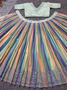 Présentant Faux Georgette Séquence Brodé Codage Travail Zari Travail Lehenga Et Malay Soie Blouse Avec Papillon Net Dupatta - Product Image 5