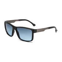 Lunettes de soleil photochromiques grises à monture carrée noire, verres transparents pour intérieur, assombrissement complet pour extérieur, protection UV400, monture PC pour hommes et femmes