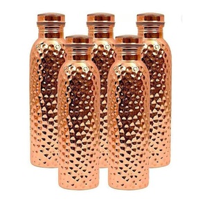 Bouteille réutilisable écologique en cuivre pur à 100% avec texture martelée, idéale pour un style de vie durable - Product Image 1