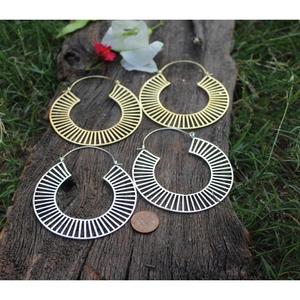 Pendientes de aro tribales étnicos chapados en plata y oro, joyería de acero inoxidable de estilo bohemio, regalo para ella - Product Image 1