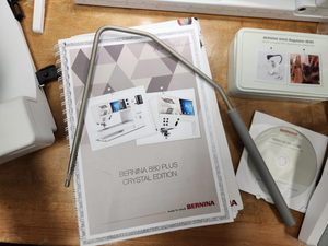 Máquina de Coser/Bordar Bernina 880 C-r-y-s-t-a-l, Servicio Profesional, Limpia y Lista para Usar - Product Image 3