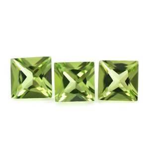 Peridot de haute qualité, forme carrée, 5 mm, pierres vertes de quartz naturel, taille princesse, lot en gros d'Inde - Product Image 1