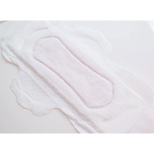 Serviettes hygiéniques de nuit HYYE Daily Slim, douces, véganes, en pulpe naturelle, produits d'hygiène pour femmes, type à ailes longues, ajustement confortable, coton, OEM ODM - Product Image 3