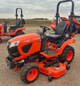 Tractores KUBOTA BX2380: cortacésped de acabado de montaje medio con pasador de menos de 40 HP - Product Image 1
