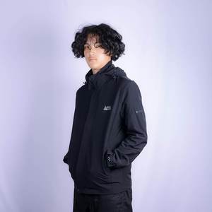 Chaqueta de verano de carcasa dura, resistente al agua, a prueba de viento, con cierre de cremallera, soporte de nailon/poliéster, diseño de estampado de invierno - Product Image 2