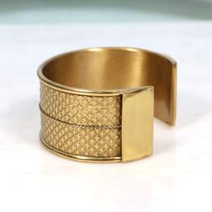 Bracelet jonc ouvert élégant en laiton plaqué argent, tendance pour femme, gravure personnalisée, idéal pour un anniversaire - Vente flash - Product Image 3