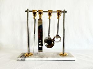 Ensemble d'outils de bar en acier inoxydable de qualité supérieure avec poignées dorées et support en marbre pour comptoir de bar à domicile et réceptions, provenant d'Inde - Product Image 6