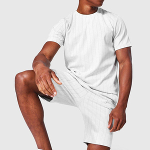 Ensemble deux pièces pour hommes, style streetwear, en polaire respirant, t-shirt et short décontractés, couleurs personnalisables - Product Image 3
