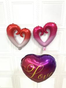 Petit crochet en forme de cœur (44x46cm) pour ballons de fête et célébrations de la Saint-Valentin - Product Image 3