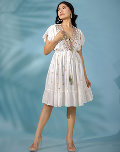 Nouvelle collection de robes pour filles pour une belle mini robe imprimée en lurex avec une coupe flatteuse d'aspect moderne pour les célébrations d'été - Product Image 2