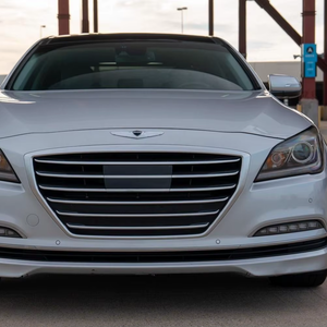 Hyundai Genesis 5.0 d'occasion propre, modèle 2015 - Product Image 1