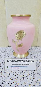 Urna Funeraria de Latón para Cenizas Humanas Adultas, Acabado Dorado Marrón, Grabada, Estilo Americano, Capacidad de 220 Pulgadas Cúbicas, Brassworld - Product Image 2