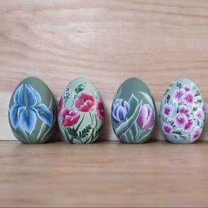 Oeufs de Pâques en bois de style religieux unique avec des fleurs Cadeaux de Pâques d'affichage à la maison en contreplaqué durable sur demande - Product Image 1