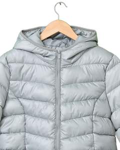 Chaqueta acolchada con capucha gris ligera para hombre con cierre de cremallera frontal abrigo de invierno acolchado cálido para exteriores y uso diario - Product Image 5