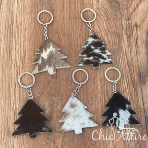 พวงกุญแจหนังวัวที่มีสไตล์ไม่ซ้ำใครพวงกุญแจหนังวัวรูปต้นคริสต์มาสพวงกุญแจหนังขนสัตว์พวงกุญแจที่ทันสมัยพวงกุญแจขนสัตว์แท้ - Product Image 1