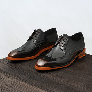 Nuevos zapatos formales de cuero para hombre, de gran tamaño, con diseño de brocado naranja y suela en contraste. - Product Image 5