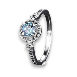 Anillo de Compromiso Clásico de Media Eternidad Redondo de Plata de Ley 925 con Alejandrita para Mujer, Chapado en Rodio - Product Image 1