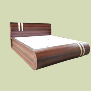 Lit moderne en bois massif King/Queen Size pour hôtel, appartement, villa, usage commercial avec la marque Vara - Product Image 1