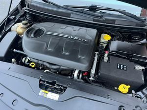 CLEAN 2016 Chry_sler 200 C Berline FWD - Product Image 2