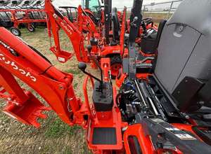 Tractor Agrícola Pequeño Kubota BX23S con Cargador Frontal para Jardinería |   Tractor Utilitario Compacto Kubota BX23S de 23 HP con Tracción en las 4 Ruedas - Product Image 5