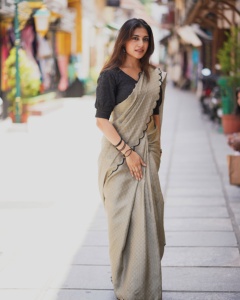 Premium Arca Work Gadhawal Chex Saree con algodón cosido Lucknowi Blusa Tamaño ajustable Venta al por mayor Ropa étnica Exportador - Product Image 2
