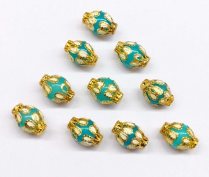 Cuentas de Vidrio Azul Cielo de 16x12 mm con Tapas Florales Doradas |   Cuentas Decorativas para la Elaboración de Joyas y Proyectos de Manualidades - Product Image 1