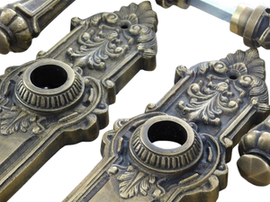 Manija de puerta de estilo victoriano con placa trasera manija de puerta de palanca de acabado de latón antiguo - Product Image 5