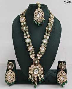 Antique Gold Plated <b>Long</b> Jewellery Set With Kundan Stone And Minakari Work Jewellery Set With <b>Earring</b> And Mangtika Set <b>For</b> <b>Women</b> - Product Image 5