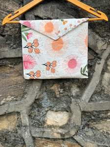 ¡Conjunto de pijama Sun Flower! Conjunto hecho a mano de pijama de algodón orgánico Conjunto de Camisa de algodón para mujer con pantalones cortos y bolso Boho Hippie Unisex - Product Image 6