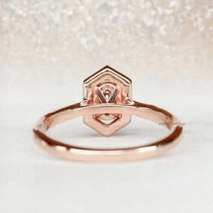 แหวนเพชรมอยส์ซอไนต์ทรงรี1.25กะรัตแบบโรแมนติกโรสโกลด์สไตล์วินเทจฮาโลซึ่งเป็นแรงบันดาลใจในการตั้งค่ารัศมีวงแข็งของขวัญสำหรับการหมั้นที่สมบูรณ์แบบ - Product Image 4