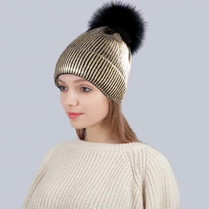 Bonnet de ski métallique brillant à revers pour femmes avec pompon détachable nouveau design - Product Image 5