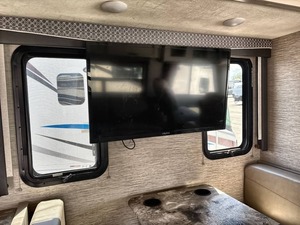 SUPPLIER OF Used 2021 T h o r Ace 32.3 Class A gas motor home - Product Image 5